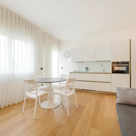 Betty Flat - 10 Min From Venice & Train Station