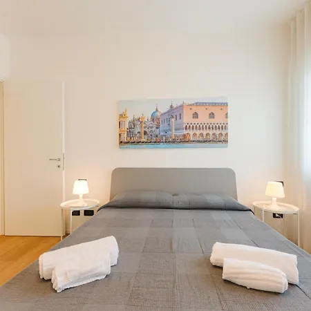 Betty Flat - 10 Min From Venice & Train Station