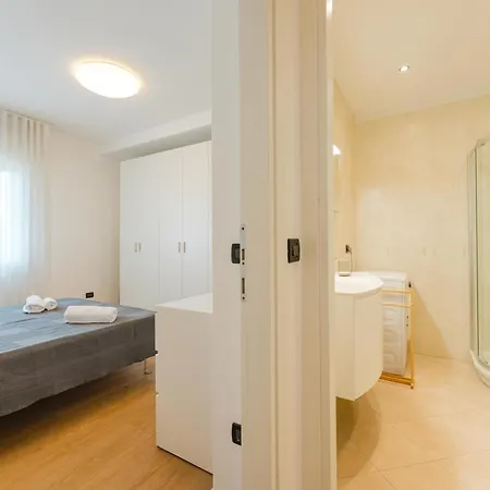 Apartamento Betty Flat - 10 Min From Venice & Train Station *