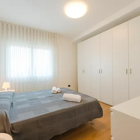 Betty Flat - 10 Min From Venice & Train Station